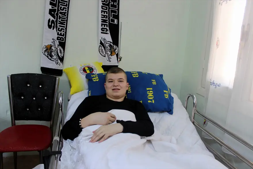 Fenerbahçeli gencin tedavi masraflarını Beşiktaşlılar üstlendi 2