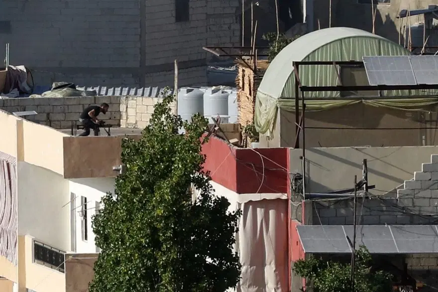 Lübnan'daki Filistin mülteci kampında çatışmalar devam ediyor: 15 ölü, 150 yaralı 5 Lübnan'daki Filistin mülteci kampında çatışmalar devam ediyor: 15 ölü, 150 yaralı 5