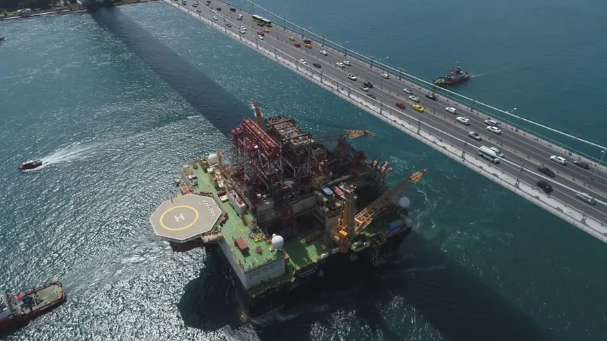 Dev petrol arama platformu İstanbul Boğazı'ndan geçti 16