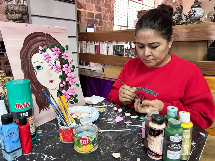 450 yıllık külliyede aile ekonomisine katkı sağlıyorlar: 60 dükkanı da kadınlar işletiyor 4