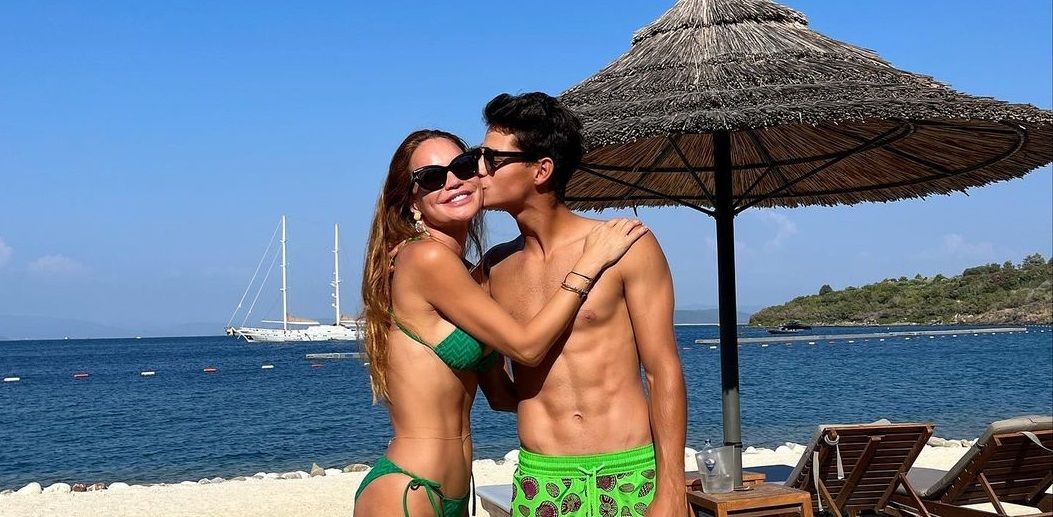 Ebru Şallı'nın 18 yaşındaki oğlu Beren Tan'la pozları gündem oldu