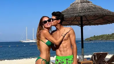 Ebru Şallı'nın 18 yaşındaki oğlu Beren Tan'la pozları gündem oldu