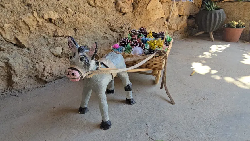 64 yaşındaki emekli öğretmen atıl malzemeleri dönüştürüyor: Bahçesini açık hava müzesine dönüştürdü 4 64 yaşındaki emekli öğretmen atıl malzemeleri dönüştürüyor: Bahçesini açık hava müzesine dönüştürdü 4