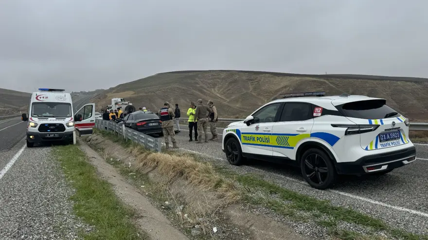 Diyarbakır'da feci kaza: TIR'dan fırlayan lastik, otomobildeki yolcuyu öldürdü! 3