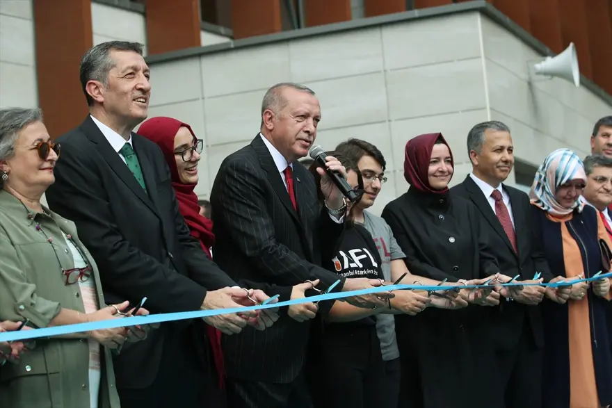 Cumhurbaşkanı Erdoğan: Ders müfredatlarını objektif bir anlayışla yeni baştan hazırladık 1 Cumhurbaşkanı Erdoğan: Ders müfredatlarını objektif bir anlayışla yeni baştan hazırladık 1