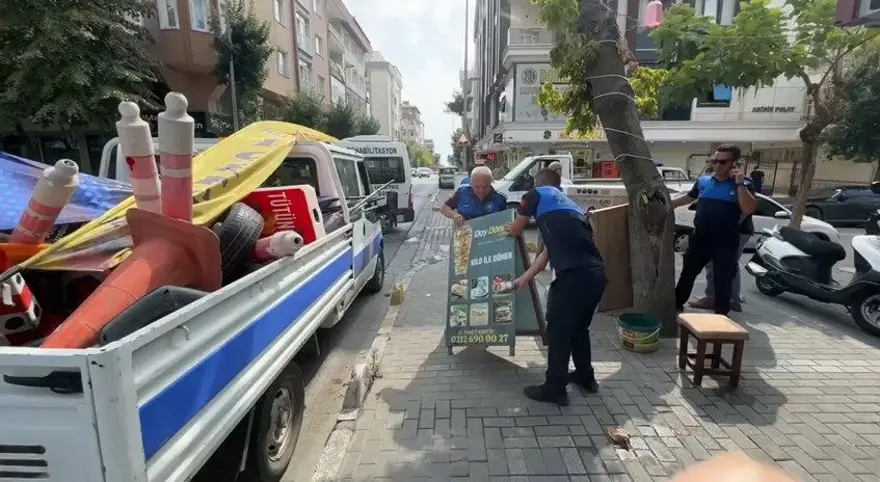 Kaldırım işgalcilerine denetim! Yüzlerce duba, lastik, palet, flama toplandı 3