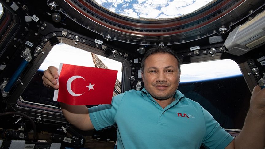 Dünya'ya dönüşü ikinci kez ertelendi: Astronot Alper Gezeravcı'dan yeni mesaj