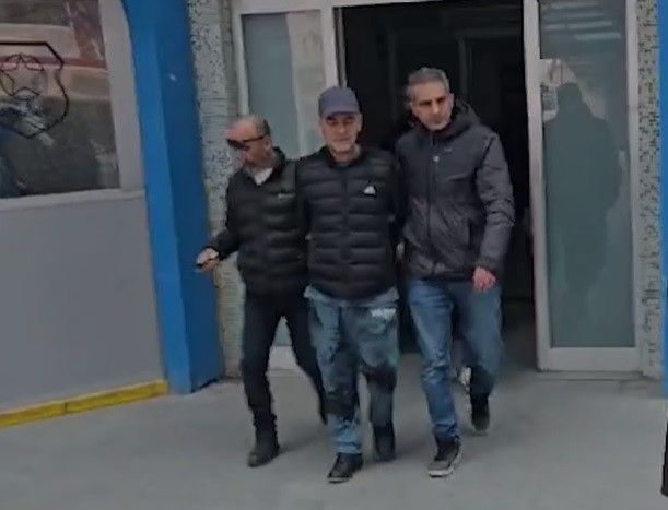Cezaevinden firar etti, oğlunun evinde yakayı ele verdi
