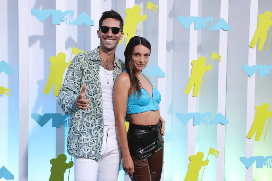 NEV SCHULMAN VE LAURA PERLONGO 15 NEV SCHULMAN VE LAURA PERLONGO 15