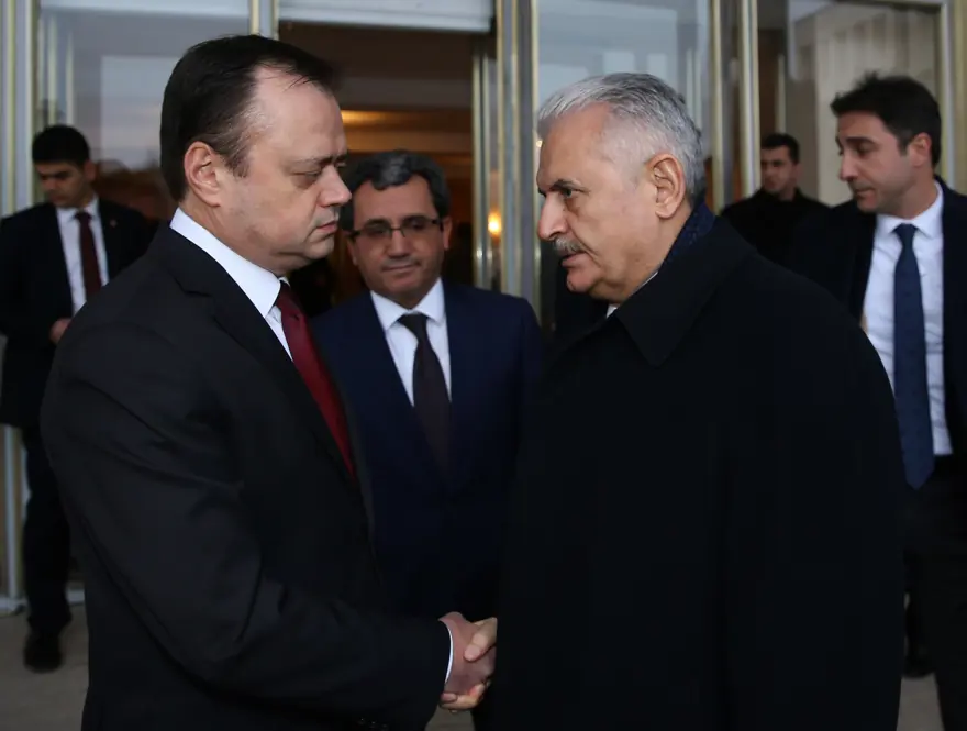 Başbakan Binali Yıldırım'dan Rusya'nın Ankara Büyükelçiliğine ziyaret 1