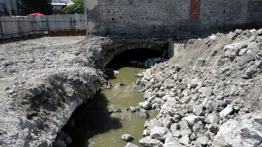 Trabzon'da tarihi sur ve menfez bulundu 3