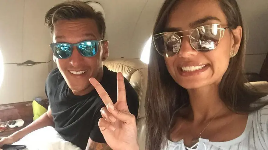 Mesut Özil ile Amine Gülşe David Beckham'a komşu oluyor 5
