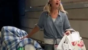 Evsiz soprano metroda arya söylemesiyle kendine hayran bıraktı Evsiz soprano metroda arya söylemesiyle kendine hayran bıraktı