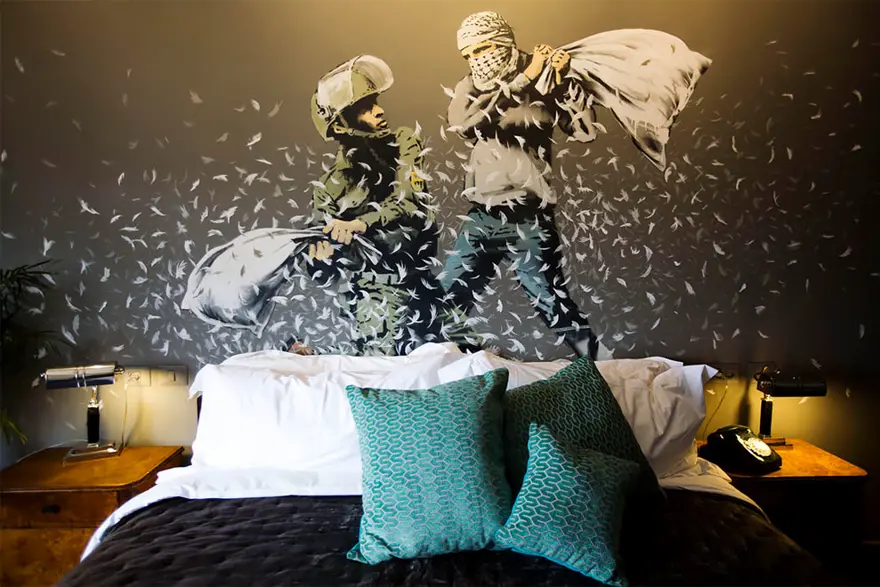 Banksy'den dünyanın en kötü manzaralı oteli 3 Banksy'den dünyanın en kötü manzaralı oteli 3