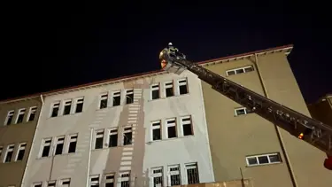 Çatıdan gelen ses ekipleri alarma geçirdi