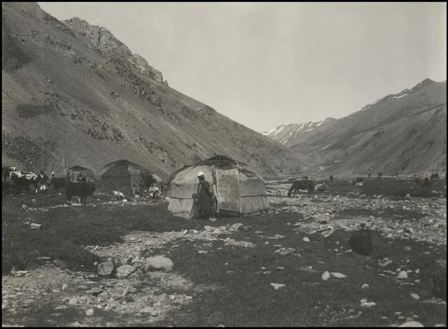 Bilim kurgu değil Türk boylarının 111 yıllık fotoğrafları. Gizemli heykeller, gelişmiş aletler, tanıdık kıyafetler (106 fotoğrafla gizemli Türk tarihi) 69