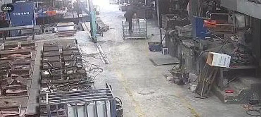 Konya’da fabrikada korkunç olay: Boya kazanı patladı, işçininkıyafetleri tutuştu 1