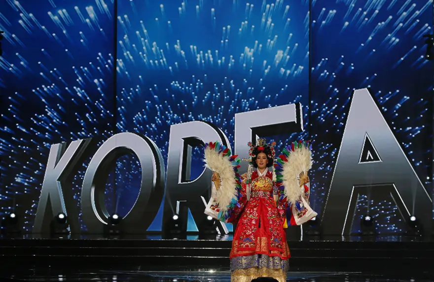 Miss Universe yarışmasında kıyafetler de yarışıyor 13