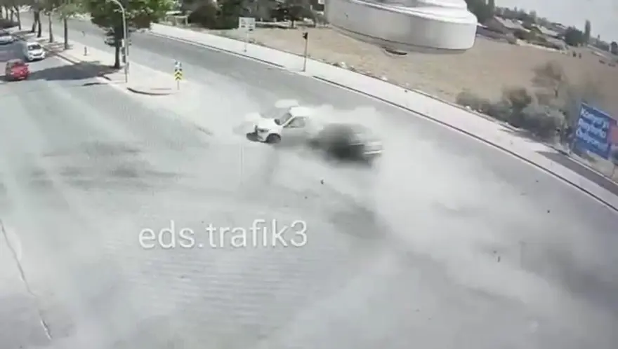 ARACIN HIZI, KAMERADAKİ SANİYELERLE TESPİT EDİLDİ 2 ARACIN HIZI, KAMERADAKİ SANİYELERLE TESPİT EDİLDİ 2