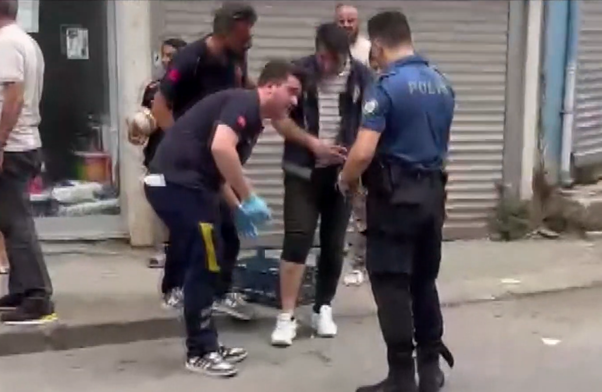 Kavga ihbarına giden polislerden birini köpek, diğerini ise sahibi ısırdı