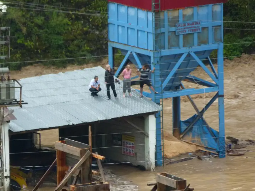 Artvin'de sel faciası: 7 kişi hayatını kaybetti 14