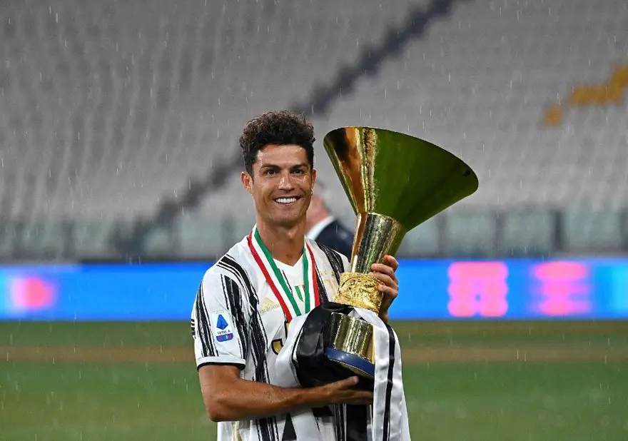 Cristiano Ronaldo yine Bugatti Centodieci ile gündemde 1