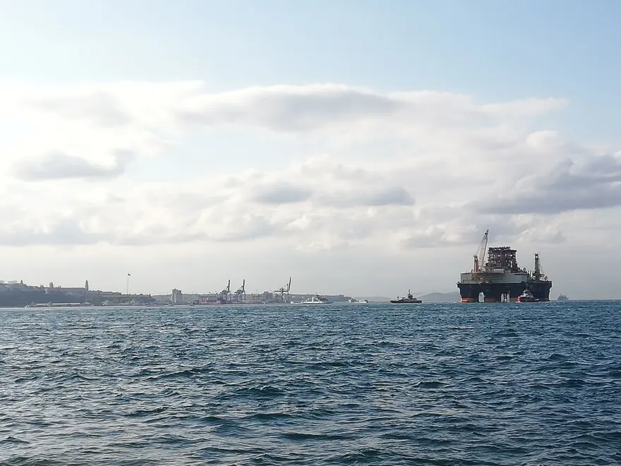 Dev petrol arama platformu İstanbul Boğazı'ndan geçti 3