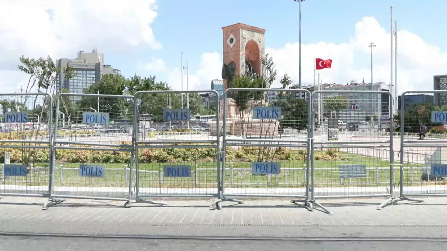 Taksim Meydanı yaya girişine kapatıldı 