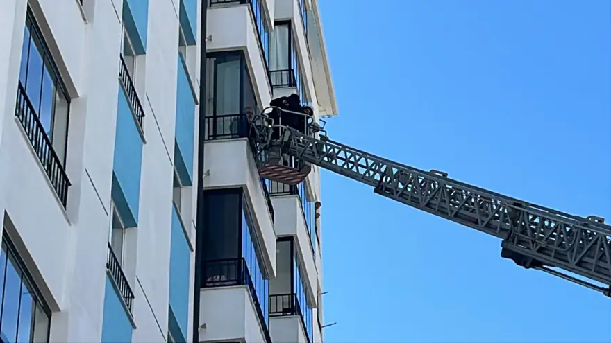 Sivas'ta 10 katlı apartmanda yangın: Can pazarı yaşandı 4