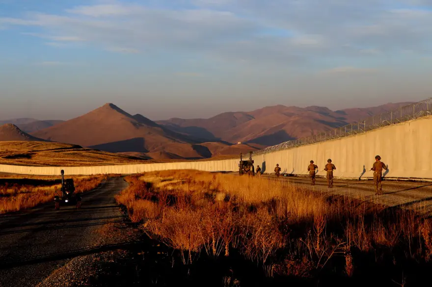 Van-İran sınırına 25 katmanlı güvenlik duvarı!  Yüzde 70'i tamamlandı 8