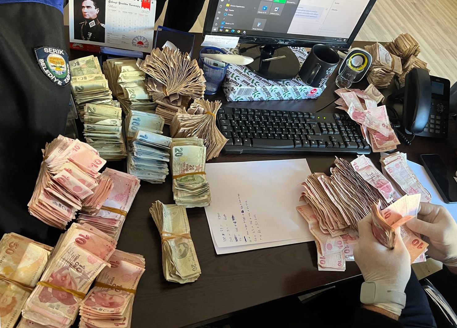 Dilencinin üstünden binlerce TL çıktı