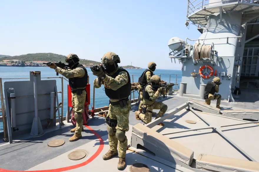 Amfibi Hücum Timleri'nden gövde gösterisi 31