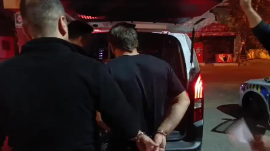 Polis çevirmesinde TC kimlik numarası oyunu: Parmak izi ele verdi 3 Polis çevirmesinde TC kimlik numarası oyunu: Parmak izi ele verdi 3