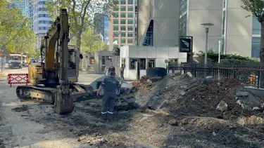 Sarıyer'de çöken yol nedeniyle trafik yoğunluğu yaşandı