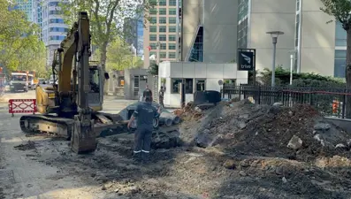 Sarıyer'de çöken yol nedeniyle trafik yoğunluğu yaşandı