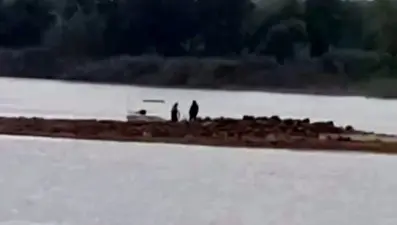 Sapanca Gölü'nde sular çekilince, kazma-kürek alıp koştular