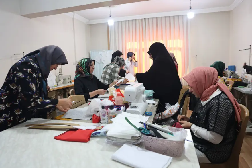 Ev hanımı olarak gelip kendi iş yerini açıyorlar: Hem sosyalleşiyor hem de iş sahibi oluyorlar 2 Ev hanımı olarak gelip kendi iş yerini açıyorlar: Hem sosyalleşiyor hem de iş sahibi oluyorlar 2