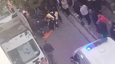Küçükçekmece'de tutsak tutuldukları binadan atladılar: 1 ölü