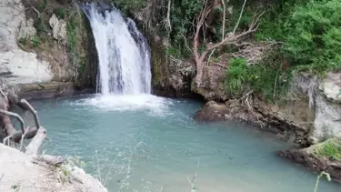 Serinlemek için şelaleye giren 2 çocuk boğuldu