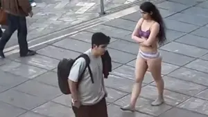 Kadın öğrenci protesto için kıyafetlerini çıkardı: "İsyan, öfke ve direnişin simgesi"