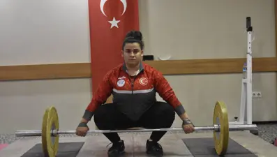 Ailesinden gizli başladığı halterde dünya şampiyonu oldu