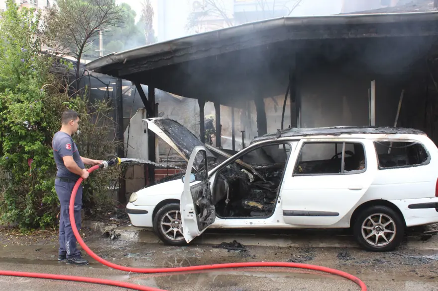 Atıl durumdaki yangın, arabayı yaktı 4 Atıl durumdaki yangın, arabayı yaktı 4