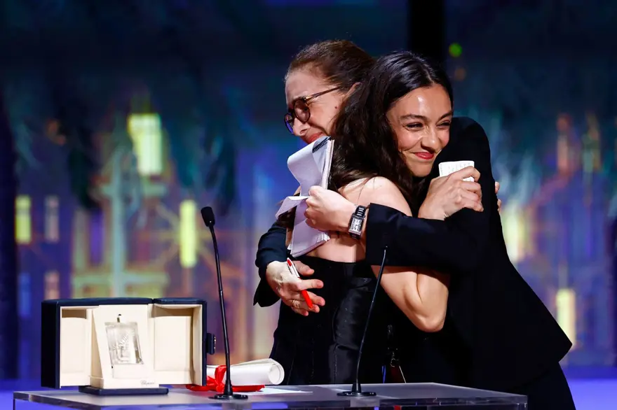 Merve Dizdar Cannes Film Festivali'nde en iyi kadın oyuncu ödülünü aldı 23