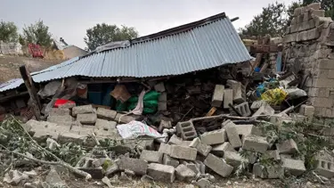 Ağrı'da şiddetli fırtına: Çatılar uçtu, evler ve ahırlar zarar gördü