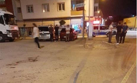 Yeğenlerini barıştırmak isterken kavgada göğsüne tornavida saplandı: 1 ölü, 2 yaralı
