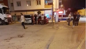 Yeğenlerini barıştırmak isterken kavgada göğsüne tornavida saplandı: 1 ölü, 2 yaralı Yeğenlerini barıştırmak isterken kavgada göğsüne tornavida saplandı: 1 ölü, 2 yaralı