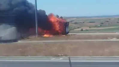 Çatalca'da TIR alev alev yandı