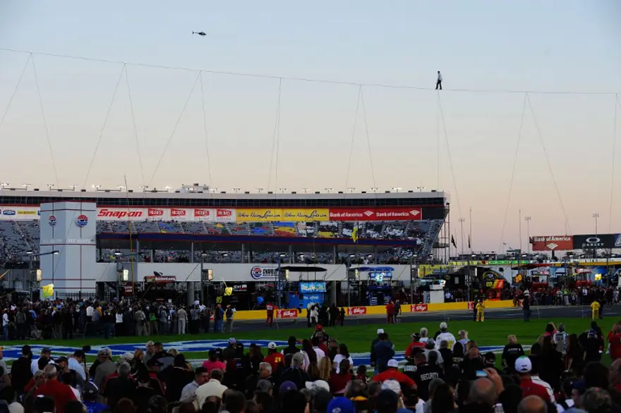 Güvenlik halatı olmadan yürüdü 11 Güvenlik halatı olmadan yürüdü 11