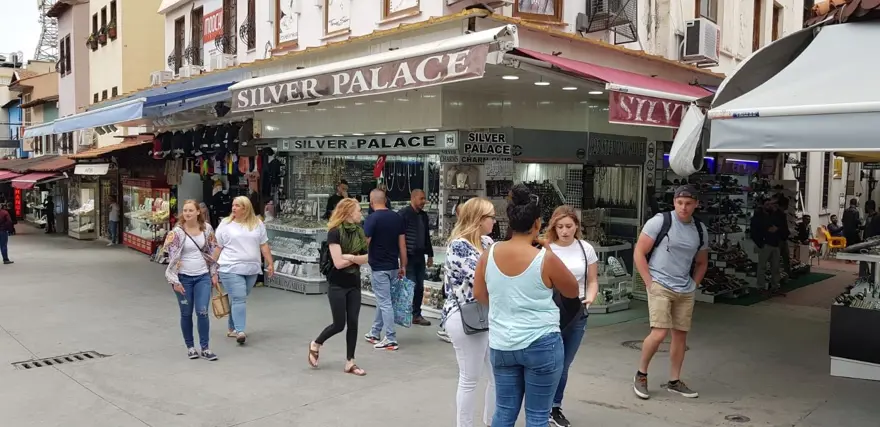 Ünlü transatlantik 3 yıl sonra yeniden Kuşadası'nda 2