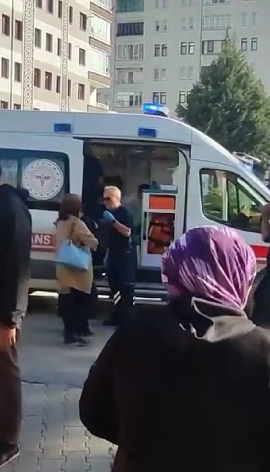 Çorum'da otobüs ile kamyon çarpıştı: Çok sayıda öğrenci yaralı 3 Çorum'da otobüs ile kamyon çarpıştı: Çok sayıda öğrenci yaralı 3